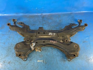 Belka przedniego zawieszenia LEXUS CT200 11-17