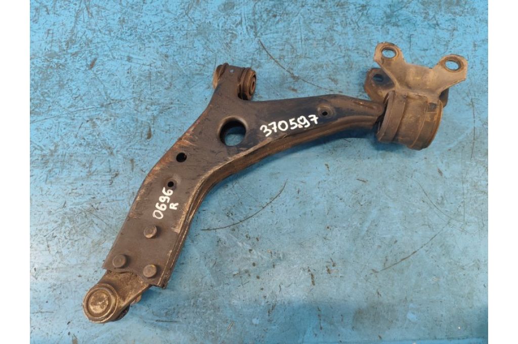 CV6Z-3078-C | Dolne ramię przedniego zawieszenia praw. FORD ESCAPE 12-19 (370597)