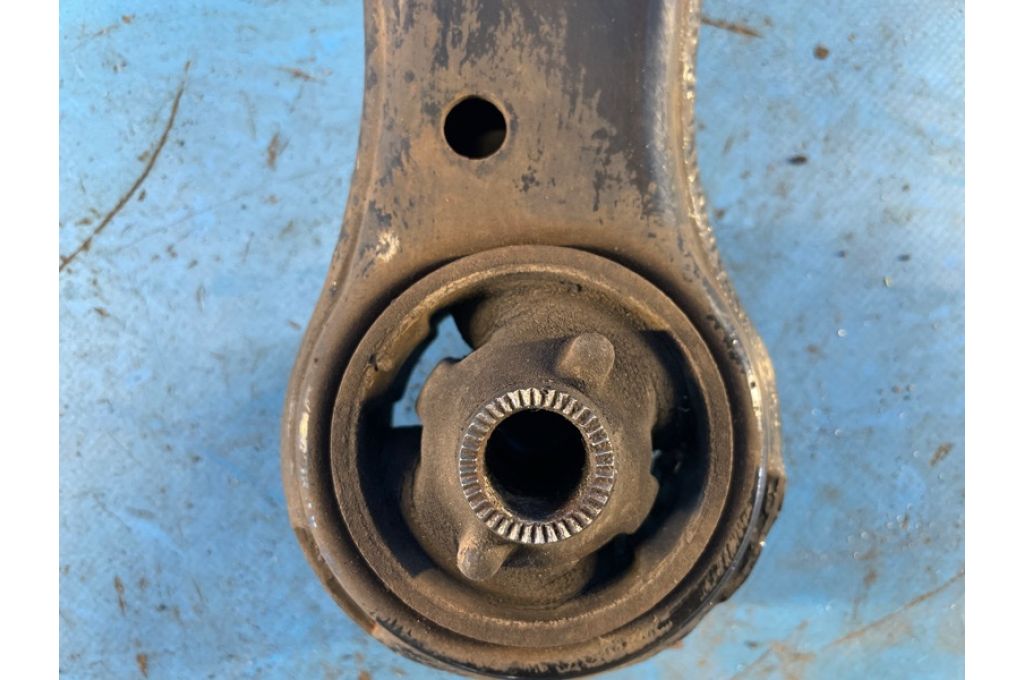 48068-06150 | Dolne ramię przedniego zawieszenia praw. TOYOTA CAMRY 40 06-11 (370635) - Zdjęcie 3