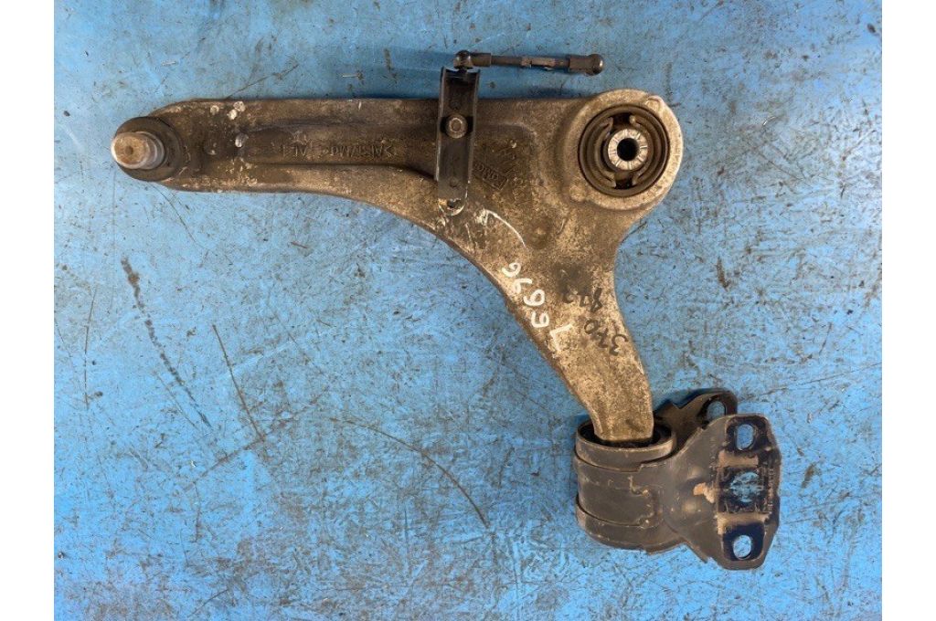 GS7Z-3079-B | Dolne ramię przedniego zawieszenia lew. FORD FUSION 14- (370877)