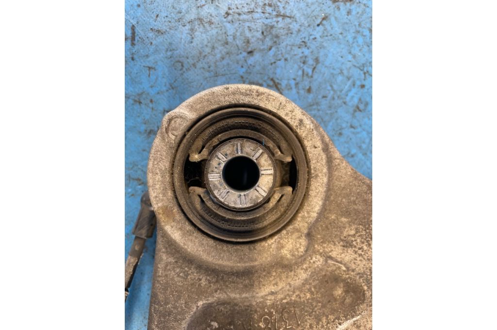 GS7Z-3079-B | Dolne ramię przedniego zawieszenia lew. FORD FUSION 14- (370877) - Zdjęcie 4