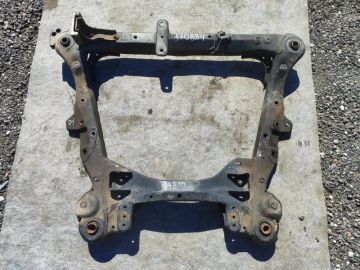 Belka przedniego zawieszenia TOYOTA SIENNA 11-16