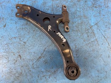 Dolne ramię przedniego zawieszenia praw. TOYOTA CAMRY 40 06-11