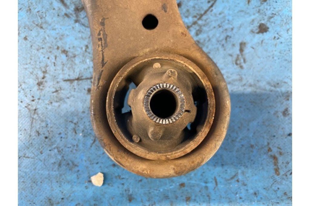 48069-06150 | Dolne ramię przedniego zawieszenia lew. TOYOTA CAMRY 40 06-11 (370908) - Zdjęcie 3