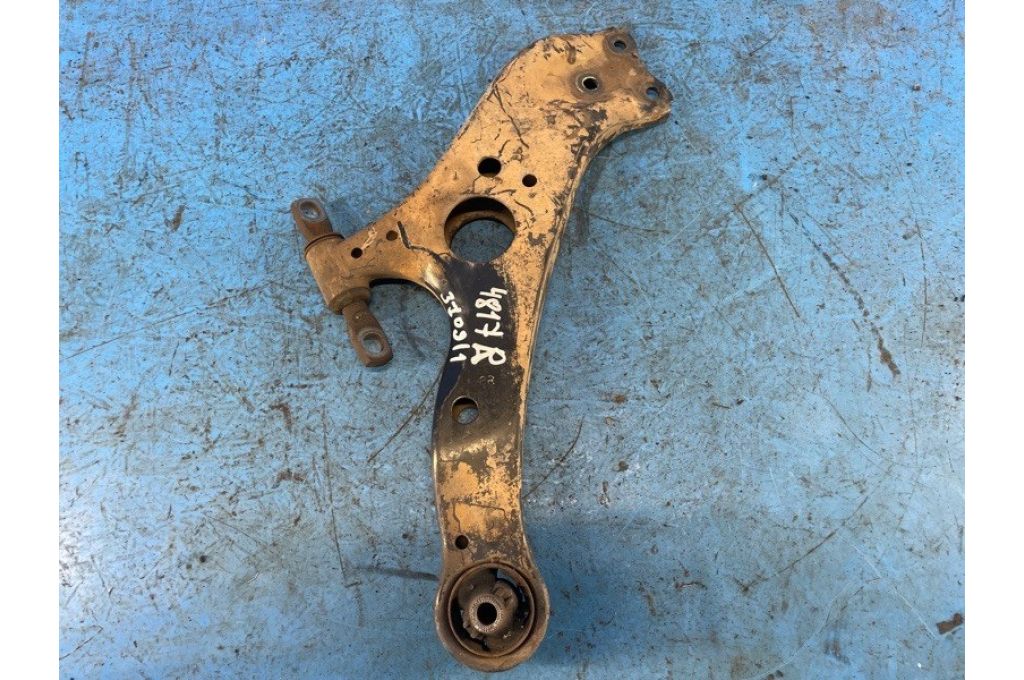 48068-08040 | Dolne ramię przedniego zawieszenia praw. TOYOTA SIENNA 11-16 (370911)