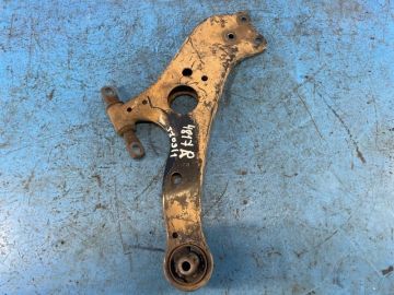 Dolne ramię przedniego zawieszenia praw. TOYOTA SIENNA 11-16