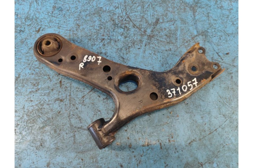 48068-12300 | Dolne ramię przedniego zawieszenia praw. LEXUS HS250H (ANF10) 09-12 (371057)