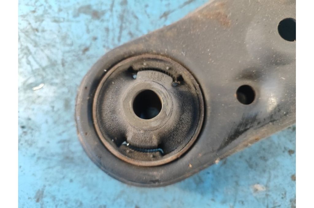 48068-12300 | Dolne ramię przedniego zawieszenia praw. LEXUS HS250H (ANF10) 09-12 (371057) - Zdjęcie 4