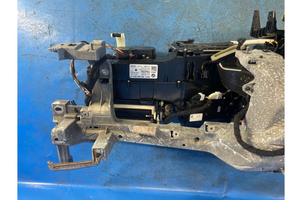 51 45 9 624 953 | Wzmocnienie deski rozdzielczej BMW XM (G09) 23- (371128) - Zdjęcie 18