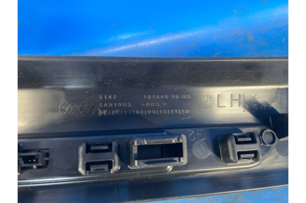 51475A1E4C3 | wewnętrzna osłona progu przed. lew. BMW XM (G09) 23- (371209) - Zdjęcie 4
