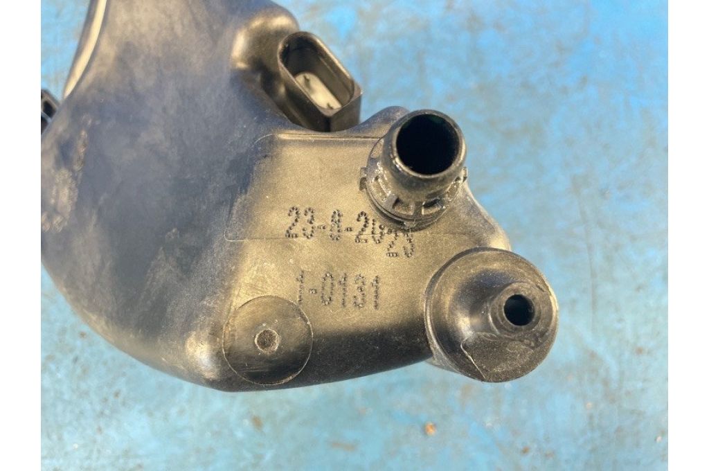 17 13 8 689 765 | Zbiorniczek wyrównawczy BMW XM (G09) 23- (371318) - Zdjęcie 4