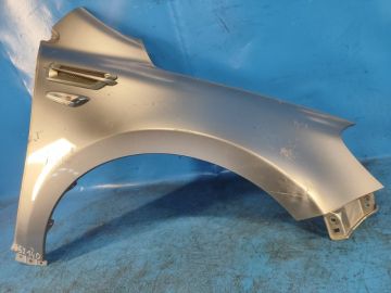 przedni błotnik praw. SUZUKI KIZASHI 09-14