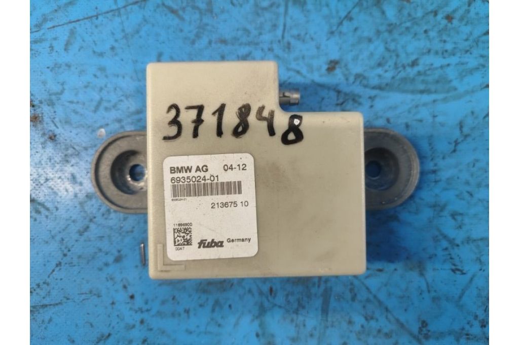 6935024-01 | Wzmacniacz antenowy BMW 6 SERIES (F13) 12-18 (371848)