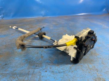Zamek drzwi tyl. lew. AUDI A4 08-15