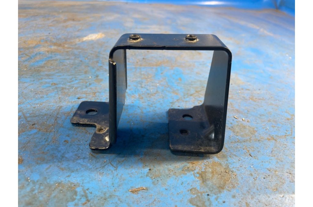 8R0813383 | Кронштейн/крепление AUDI Q5 08-16 (372031)