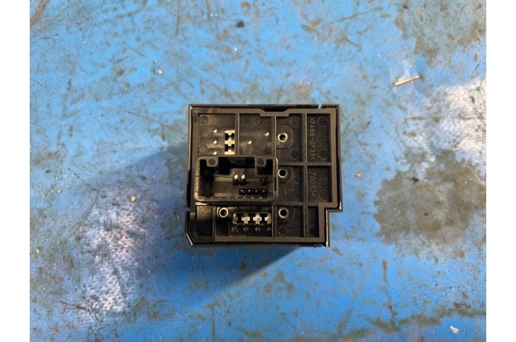 84975-47050 | Przycisk TOYOTA PRIUS - 30 09-17 (372379) - Zdjęcie 2