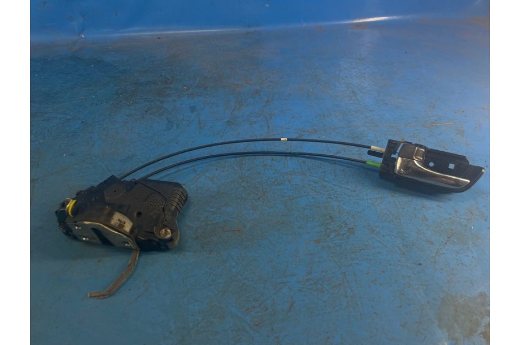 6904047060 | Zamek drzwi przed. lew. TOYOTA PRIUS - 20 03-11 (310102)
