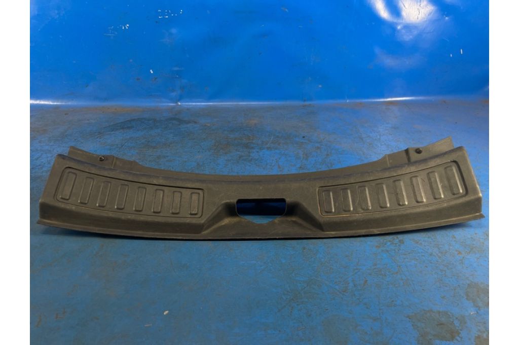 FK72-113A10-A | osłona progu bagażnika LAND ROVER DISCOVERY Sport 15-19 (372675)