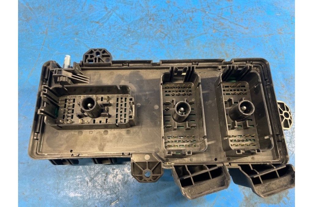 M8D2-14A073-AA | Skrzynka bezpieczników LAND ROVER EVOQUE 2012-2018 (372765) - Zdjęcie 2