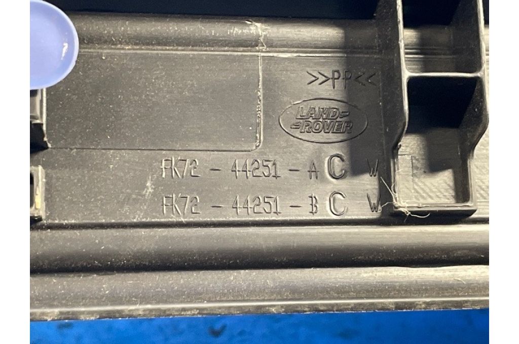 FK72-44251-AC | wewnętrzna osłona progu przed. lew. LAND ROVER DISCOVERY Sport 15-19 (372770) - Zdjęcie 4