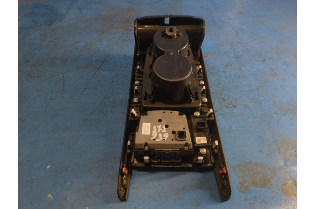 G46C66CMOA | Консоль между сидений MAZDA 3 BM 13-19 (372939) - Zdjęcie 2