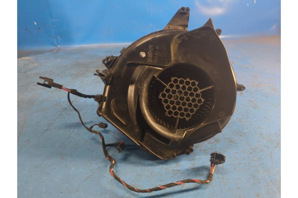9226780 | silnik nagrzewnicy BMW 6 SERIES (F13) 12-18 (373014)