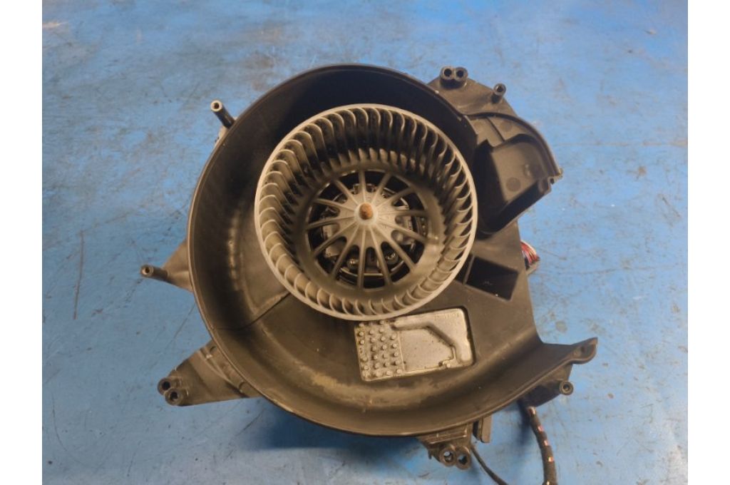 9226780 | silnik nagrzewnicy BMW 6 SERIES (F13) 12-18 (373014) - Zdjęcie 3