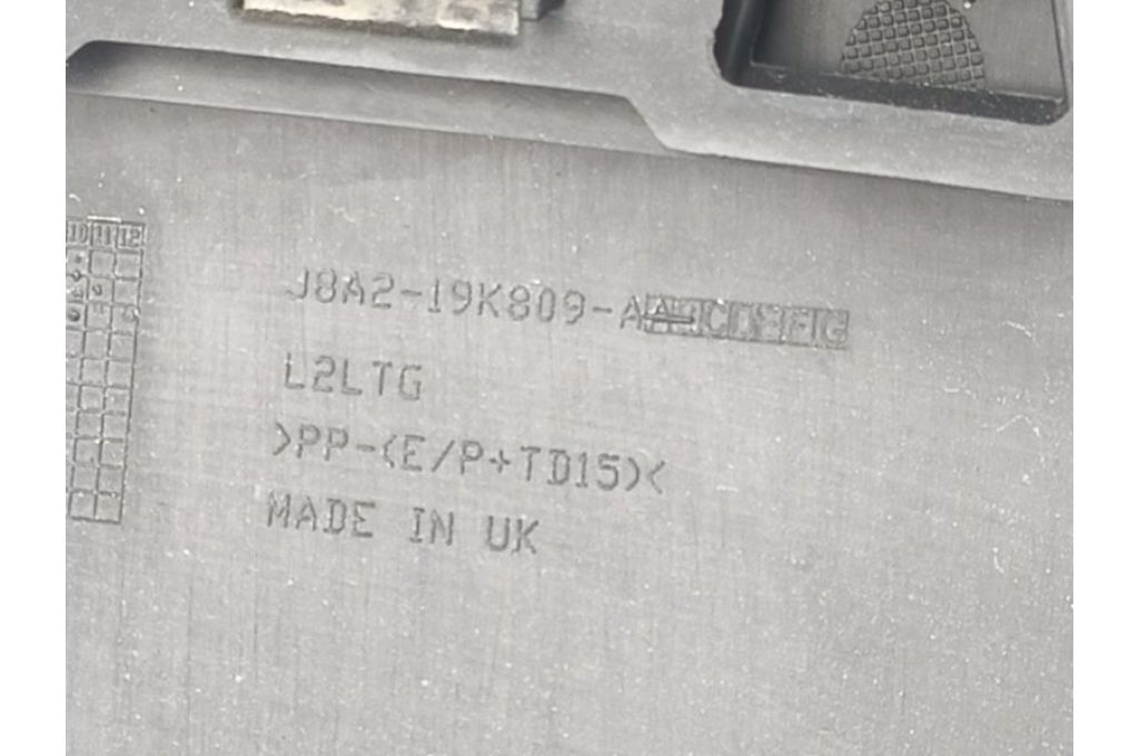 J8A2-17A958-AB | Tylny zderzak LAND ROVER VELAR 17- (371946) - Zdjęcie 16
