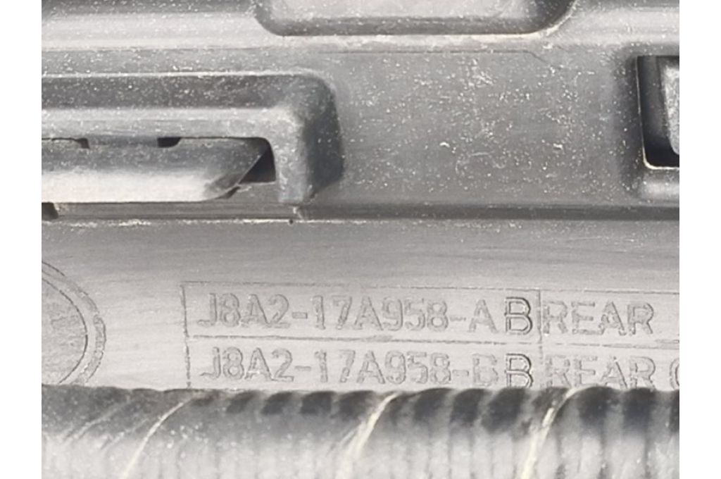 J8A2-17A958-AB | Tylny zderzak LAND ROVER VELAR 17- (371946) - Zdjęcie 17