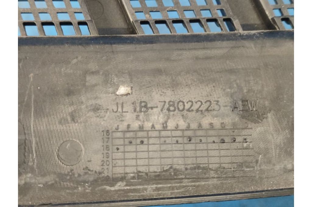 JL1B-7802223-AB | Osłona pod przednią szybę lew. FORD EXPEDITION 17- (373054) - Zdjęcie 3