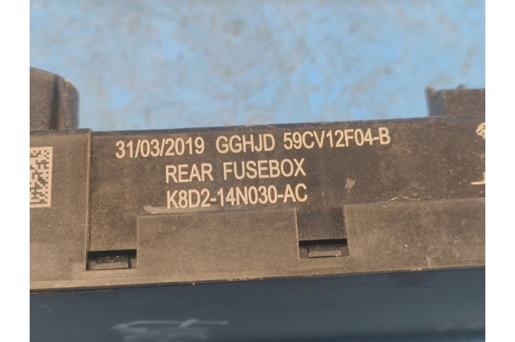K8D2-14N030-AC | Skrzynka bezpieczników komora silnika LAND ROVER EVOQUE 19- (373117) - Zdjęcie 3