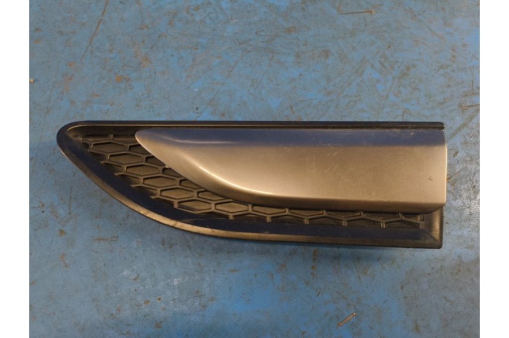 FK72-280B11 | nakładka błotnika lew. LAND ROVER DISCOVERY Sport 15-19 (373233)