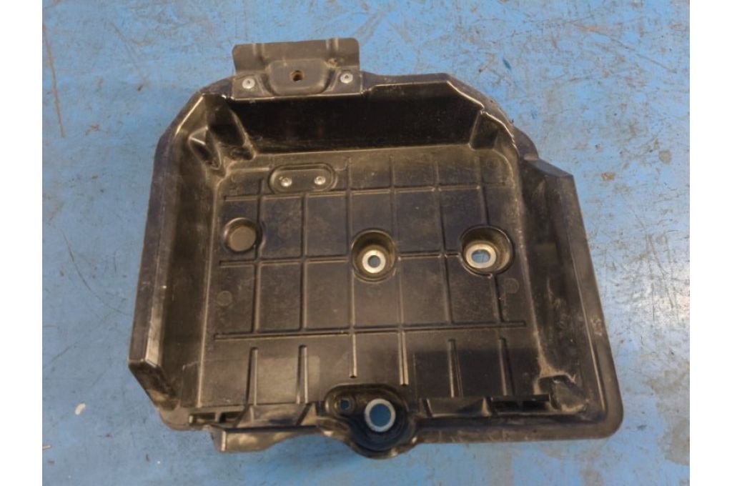 74404-02800 | Półka akumulatora TOYOTA COROLLA E21 19- (373284)