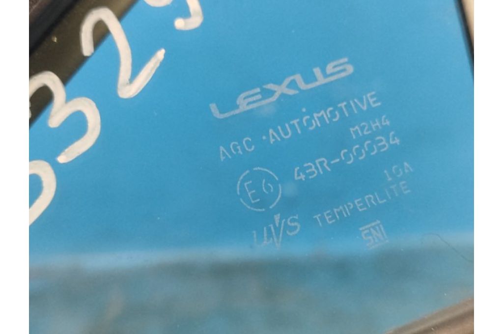 68216-52090 | Stała szyba drzwi przed. lew. LEXUS LBX 23- (373329) - Zdjęcie 2