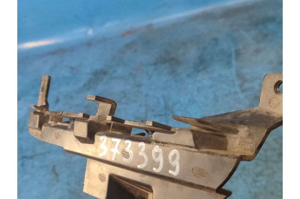 K8D2-15267-AB | Кронштейн/крепление противотуманной фары lew. LAND ROVER EVOQUE 19- (373399) - Zdjęcie 4