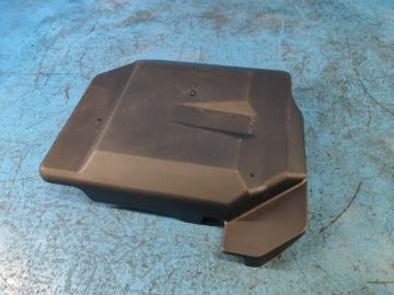 Plastik pod maską LEXUS LBX 23-