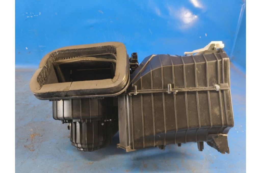 8T1 816 005 D | obudowa nagrzewnicy PORSCHE MACAN 18-22 (373747)