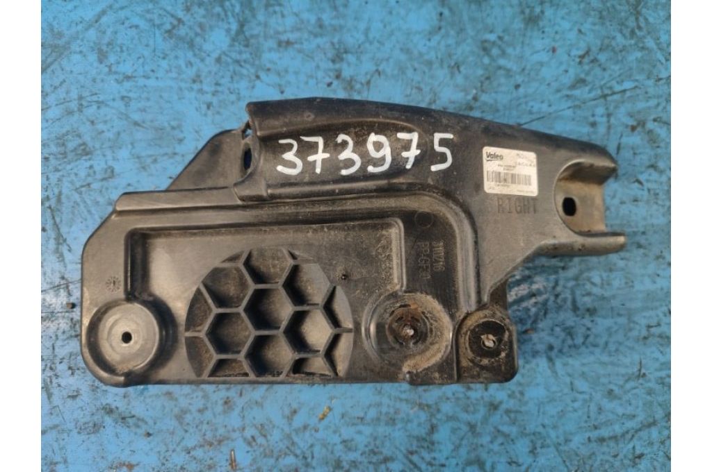 J8A2-14D453-BF | Кронштейн/крепление датчика слепых зон praw. LAND ROVER VELAR 17- (373975)