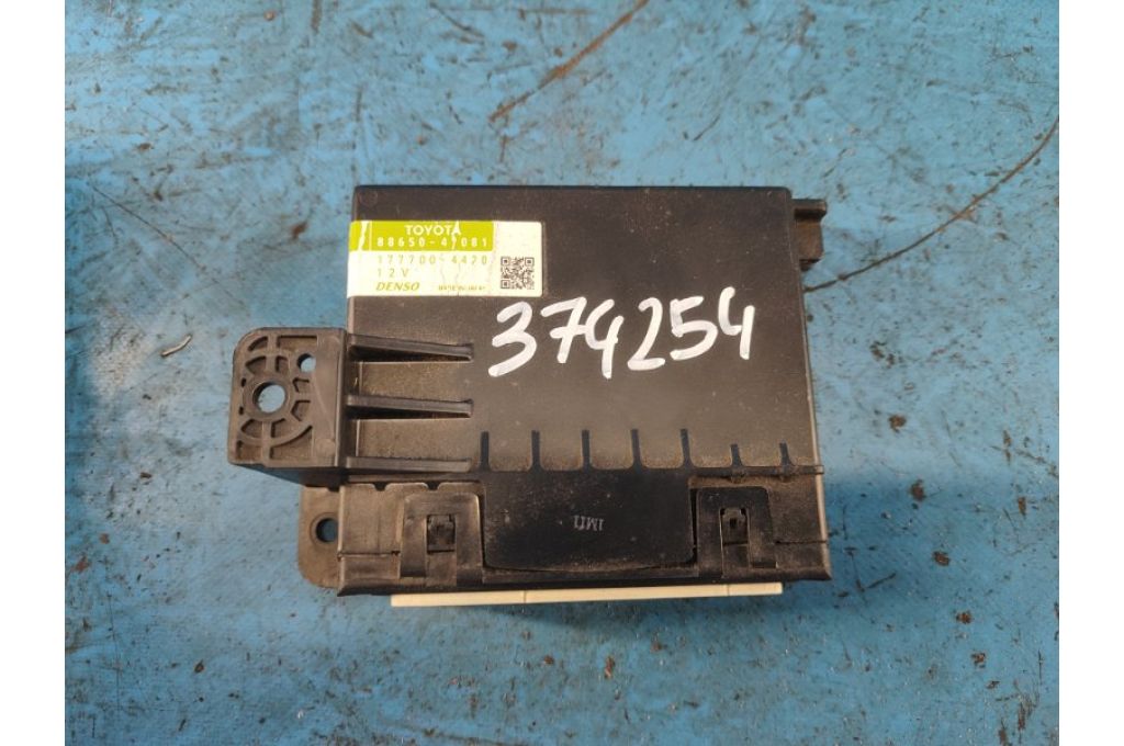 88650-47081 | Moduł sterowania ogrzewaniem TOYOTA PRIUS - 30 09-17 (374254)