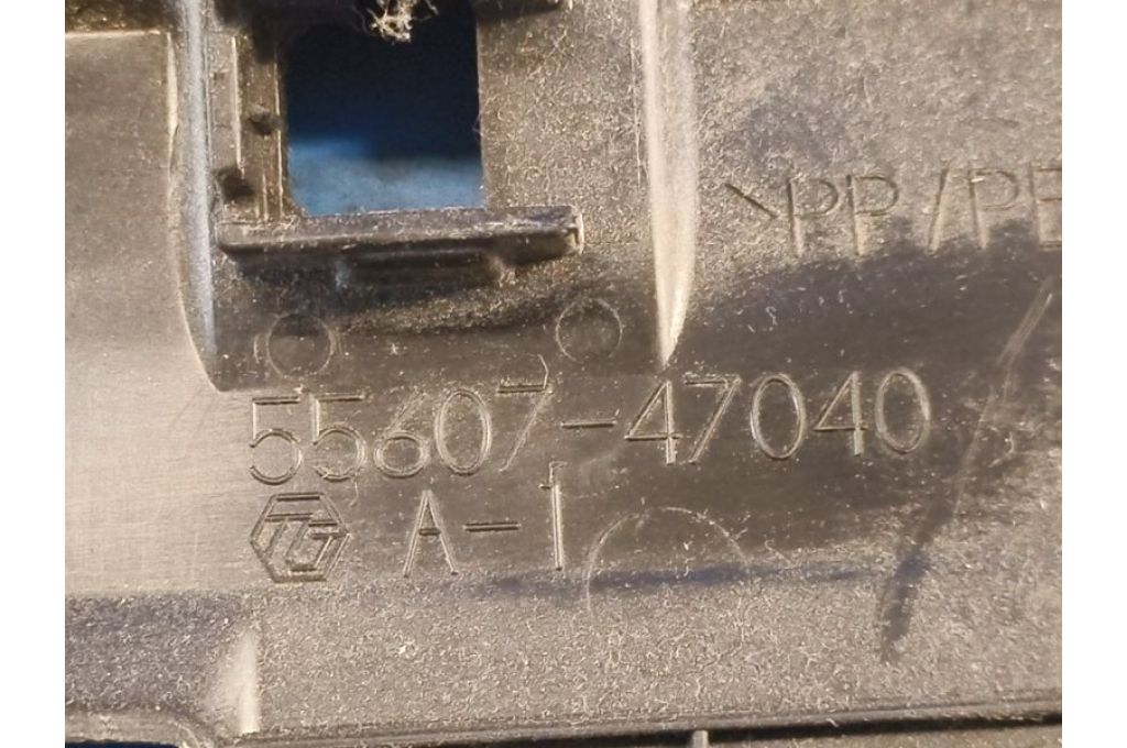 55607-47040 | Plastik wewnętrzny praw. TOYOTA PRIUS - 30 09-17 (374291) - Zdjęcie 3