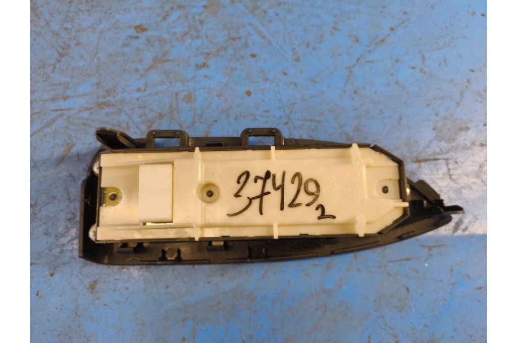 84040-33100 | Moduł sterowania podnośnikami szyby TOYOTA PRIUS - 30 09-17 (374292) - Zdjęcie 2
