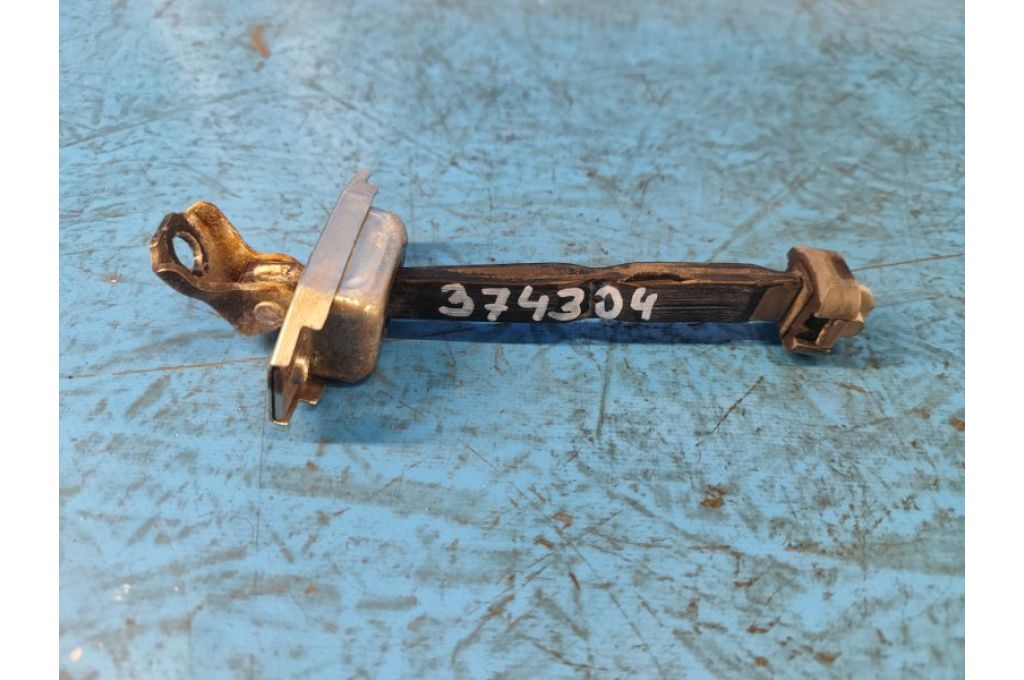 68610-47021 | Ogranicznik drzwi przed. lew. TOYOTA PRIUS - 30 09-17 (374304)