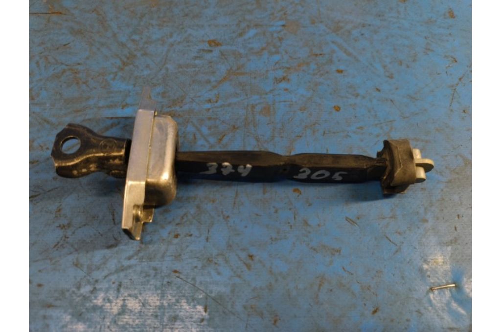 68610-47021 | Ogranicznik drzwi przed. praw. TOYOTA PRIUS - 30 09-17 (374305)