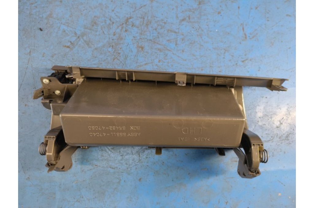 55511-47040 | Schowek TOYOTA PRIUS - 30 09-17 (374344) - Zdjęcie 3