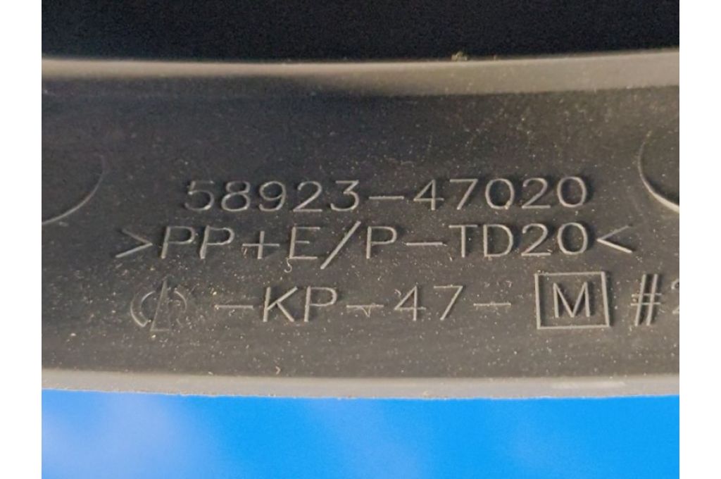 58901-47090 | Podłokietnik TOYOTA PRIUS - 30 09-17 (374354) - Zdjęcie 11