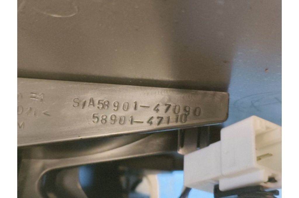 58901-47090 | Podłokietnik TOYOTA PRIUS - 30 09-17 (374354) - Zdjęcie 12