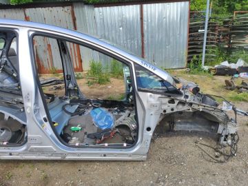 Przednia ćwiartka praw. TOYOTA PRIUS - 30 09-17