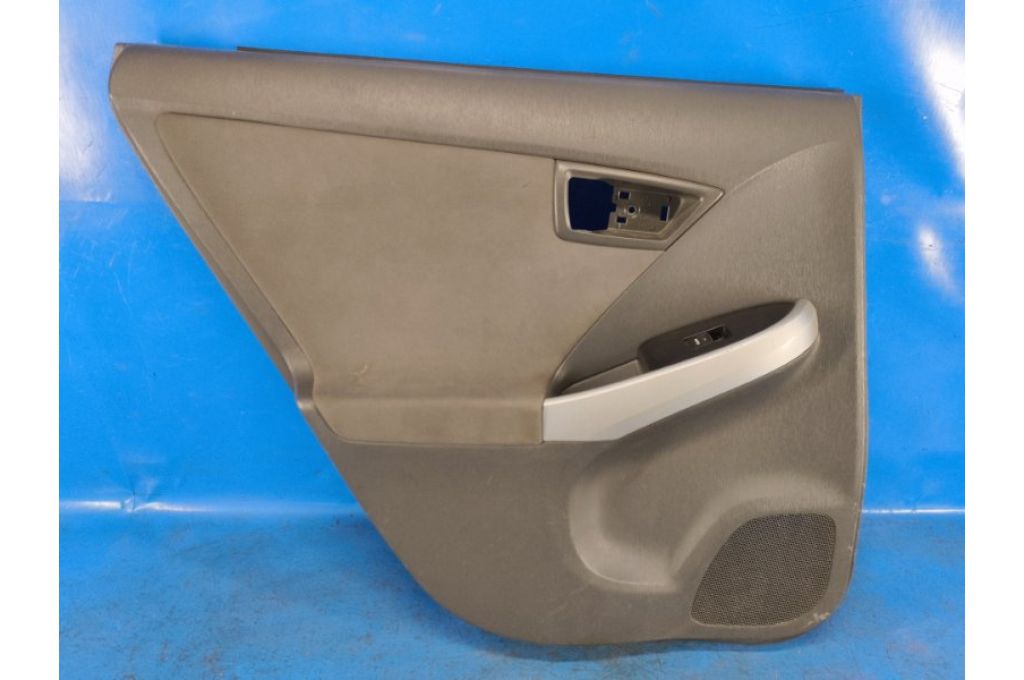 6764047260B0 | tapicerka drzwi tyl. lew. TOYOTA PRIUS - 30 09-17 (374443)