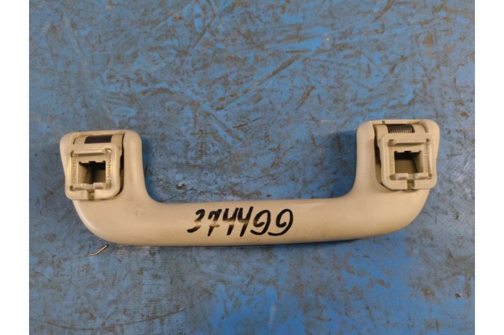 7461052020B1 | Uchwyt podsufitki przed. TOYOTA PRIUS - 30 09-17 (374499)