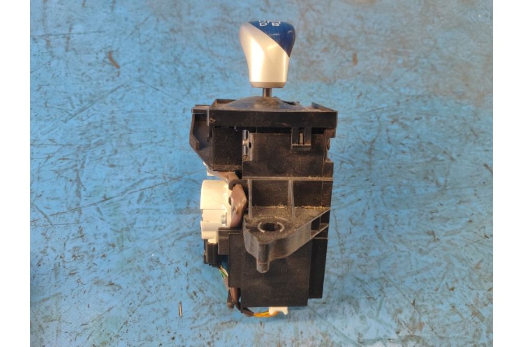 33550-47051 | dźwignia automatycznej skrzyni biegów TOYOTA PRIUS - 30 09-17 (374508) - Zdjęcie 5